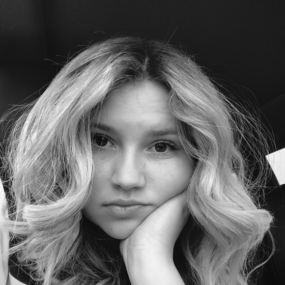 Meet your Posher, Aubrey - Picture 1 of 1